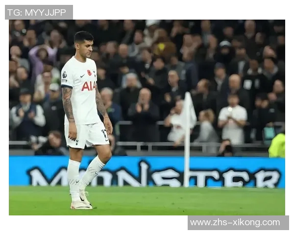 差点出事!热刺后场出球被断,勒温得球后扫射高出横梁 差点出事!热刺后场出球被断,勒温得球后扫射高出横梁