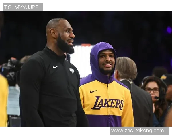 摄影师遭遇困境新赛季定妆照球员身高缩水引发热议 摄影师遭遇困境新赛季定妆照球员身高缩水引发热议