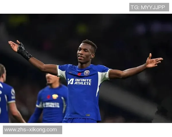 慈善拳击赛精彩上演切尔西传奇乔迪莫里斯战胜热刺名宿本特利