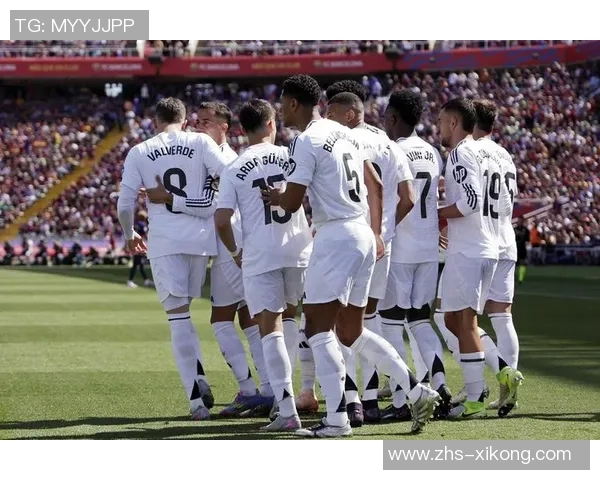 绝平巴黎伊桑与姆巴佩庆祝合影展现兄弟情深与奋斗历程